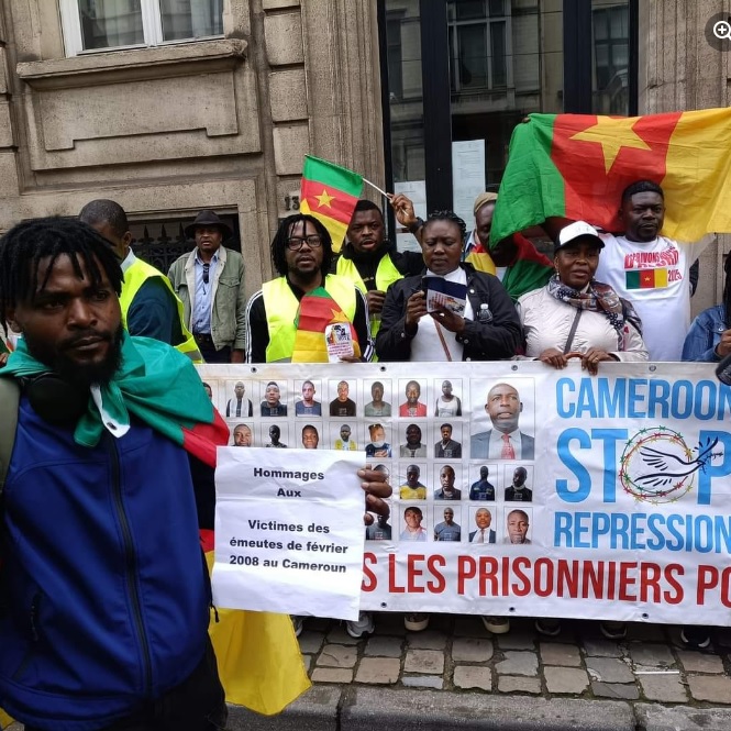 Des Camerounais manifestent pour dénoncer les procédures d'inscriptions sur les listes électorales