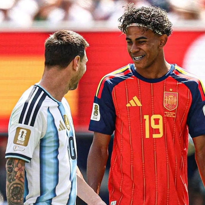 MESSI ET LAMINE YAMAL, QUAND UNE LEGENDE SALUE SON HERITIER