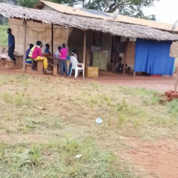 EDUCATION : LE VILLAGE GUERVOUM ET SON ECOLE AU MUR DE VENT