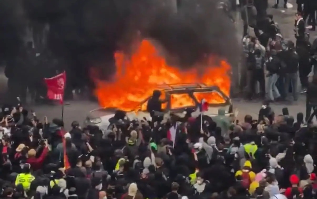France : quand la jeunesse s’embrase, le film des événements