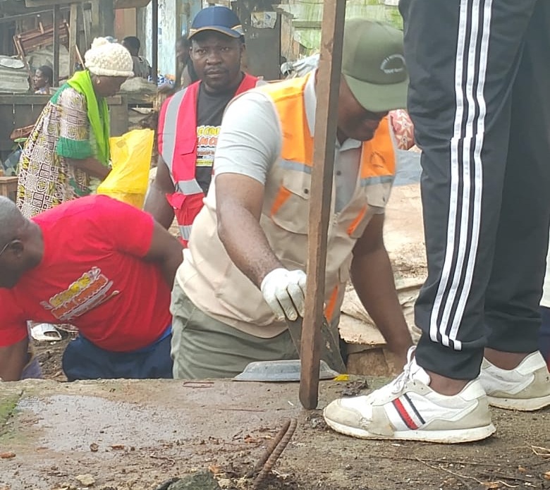 Chantier de modernisation d'une route au Cameroun