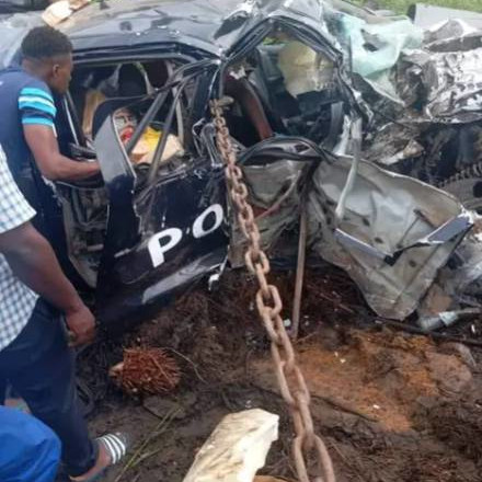 CAMEROUN :: Accident tragique entre Boumnyebel et Pouma : 4 morts, dont l'épouse d'un commissaire :: CAMEROON Accident tragique entre Boumnyebel et Pouma : 4 morts, dont l'épouse d'un commissaire