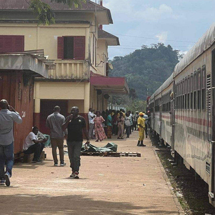 CAMEROUN :: Camrail : Un train bloqué à Eseka, les « rails » en question :: CAMEROON Camrail : Un train bloqué à Eseka, les « rails » en question