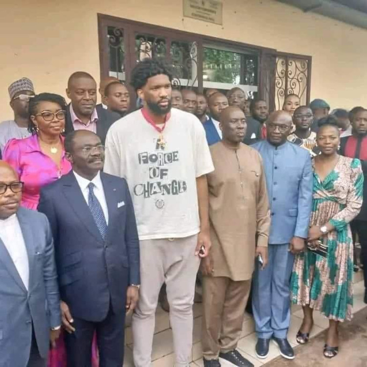 Joël Embiid défie le gouvernement camerounais : Un message fort lors de sa décoration olympique :: CAMEROON Joël Embiid défie le gouvernement camerounais : Un message fort lors de sa décoration olympique
