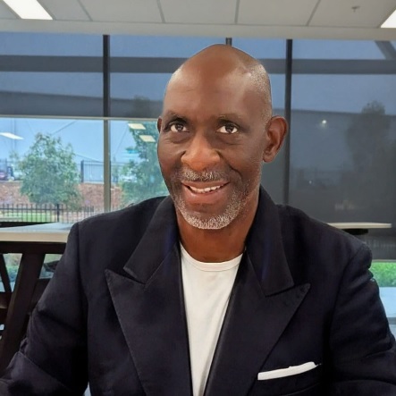 Joël Constant Tchoegnia : il convient d’établir une distinction entre révolution et résistance