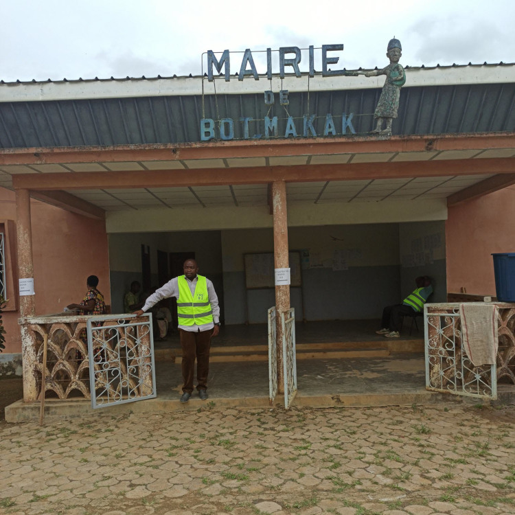 CAMEROUN :: Le Maire de Bot Makak Sévit Contre les Abus au Sein de l'Hôtel de Ville :: CAMEROON Le Maire de Bot Makak Sévit Contre les Abus au Sein de l'Hôtel de Ville