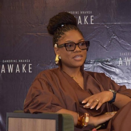 « Awake » : Sandrine Nnanga signe l’album de sa renaissance