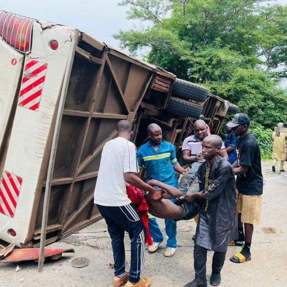 Drame à Yaoundé : Deux morts dans un accident impliquant une moto et un camion d'eau minérale