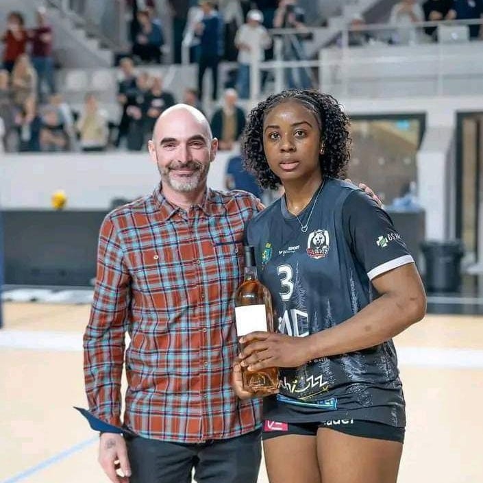 Volley-ball : Fleurette Adiana, la pépite camerounaise, brille en France Volley-ball : Fleurette Adiana, la pépite camerounaise, brille en France
