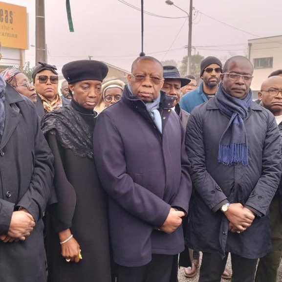 FRANCE :: Hommage à Joseph Owona : Levée de corps émouvante à Bordeaux, en présence de l'ambassadeur Ekoumou Hommage à Joseph Owona : Levée de corps émouvante à Bordeaux, en présence de l'ambassadeur Ekoumou