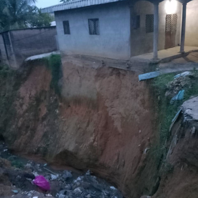 CAMEROUN :: Érosion Logbessou : Urgence pour les autorités locales :: CAMEROON Érosion Logbessou : Urgence pour les autorités locales