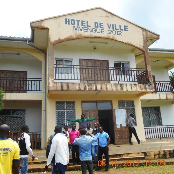 CAMEROUN :: Mvengue : Comment le maire bloque l'implantation d'un mini-pylône dans un village :: CAMEROON Mvengue : Comment le maire bloque l'implantation d'un mini-pylône dans un village