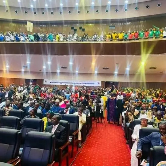 Paul Biya : Destin Prodige - Un Documentaire Élogieux Applaudi au Palais des Congrès de Yaoundé